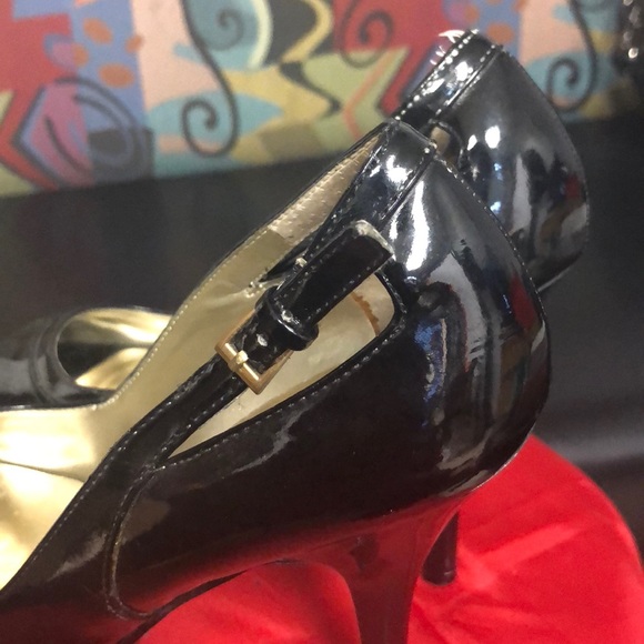 Guess - Picture 7 of 7